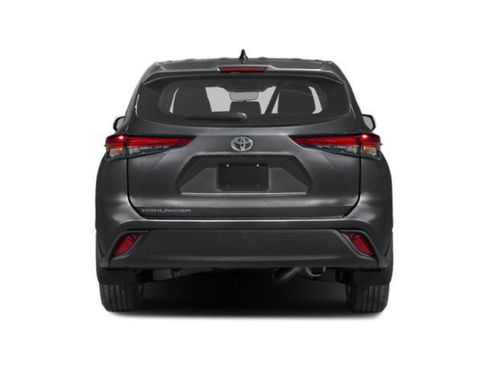 Certified 2024 Toyota Highlander LE FWD image 5