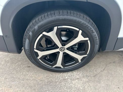 New 2026 Volkswagen Tiguan SE FWD image 25