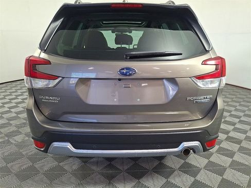 Used 2021 Subaru Forester Touring image 9