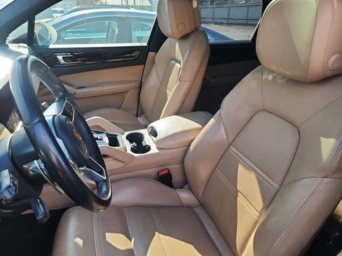 Used 2020 Porsche Cayenne AWD/4WD image 10