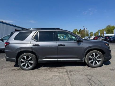 Used 2023 Honda Pilot Touring image 1