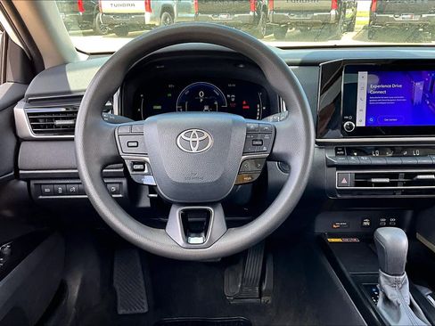 Used 2025 Toyota Camry LE FWD image 10