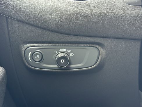 Certified 2020 Chevrolet Equinox LS w/ LS Convenience Package image 33