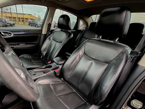 Used 2017 Nissan Sentra SR w/ SR Premium Technology Package image 16