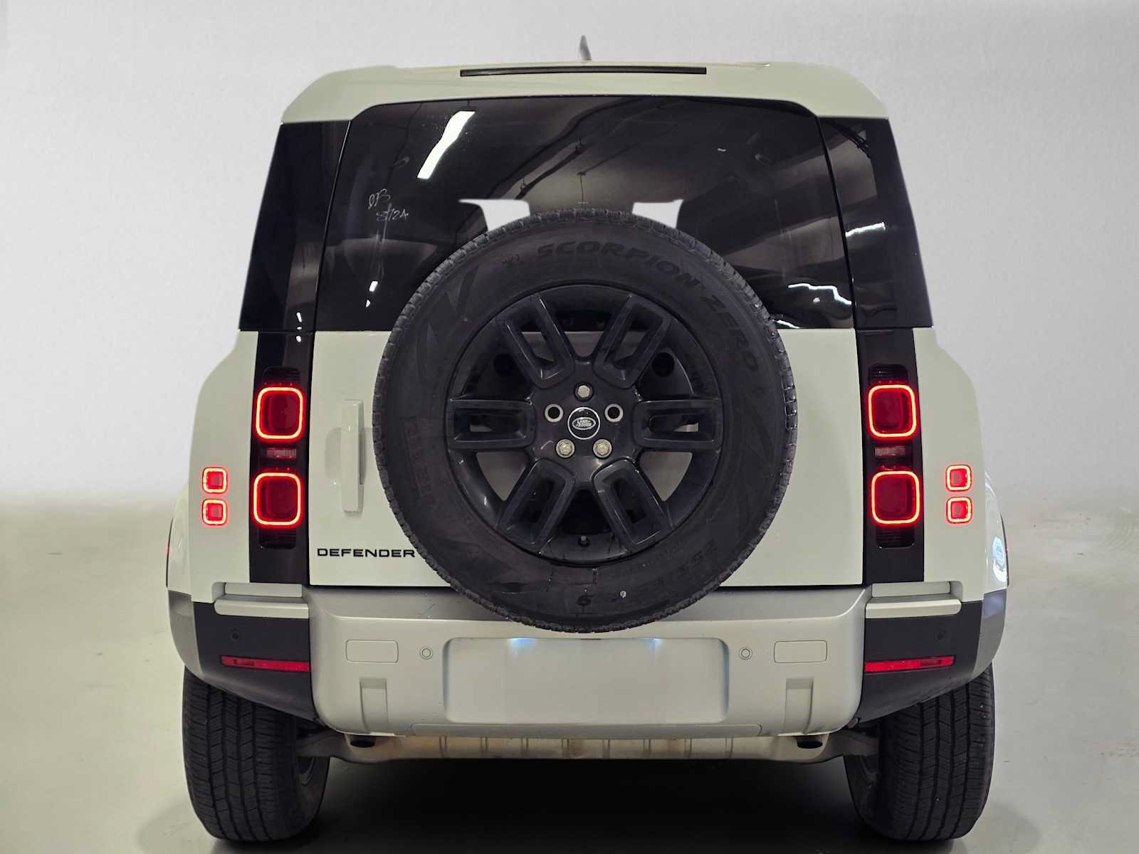 Used 2025 Land Rover Defender 110 S AWD/4WD image 5