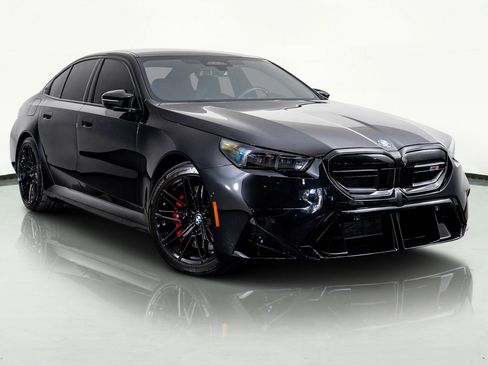 Used 2025 BMW M5 w/ Executive Package image 4