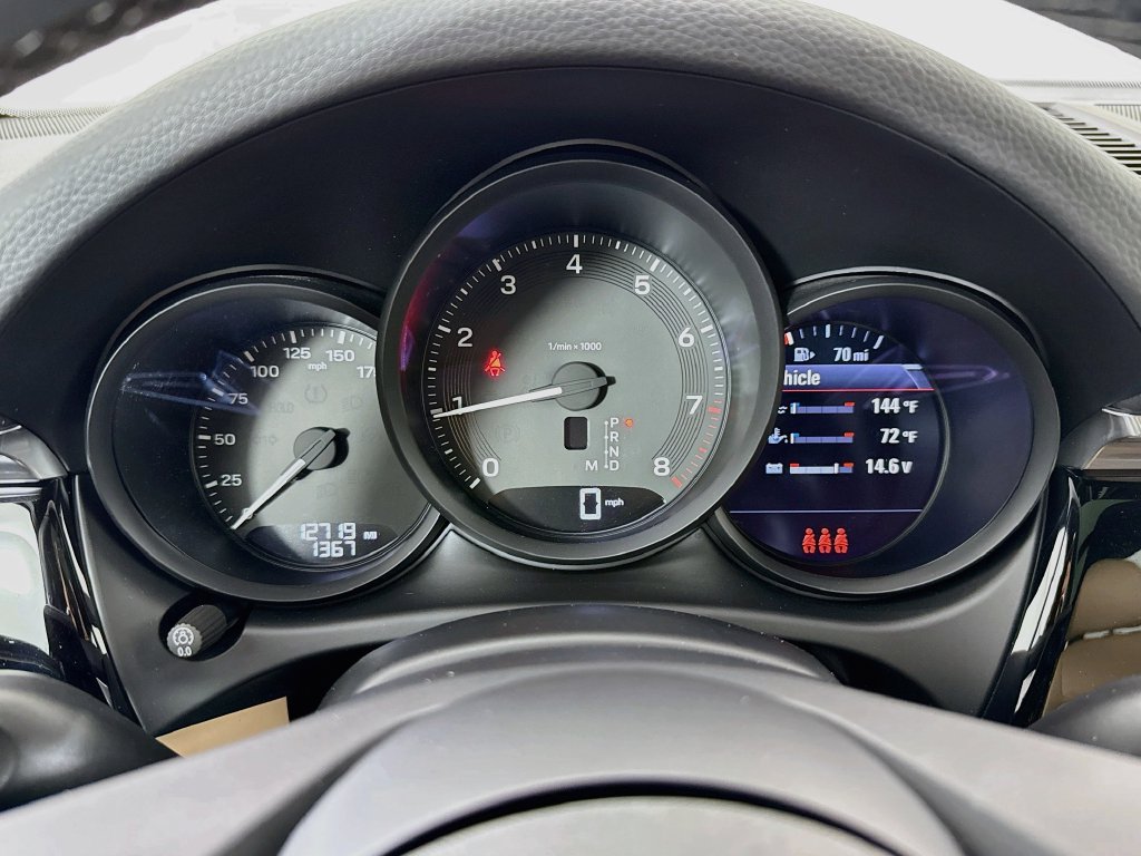 Certified 2025 Porsche Macan AWD/4WD image 16