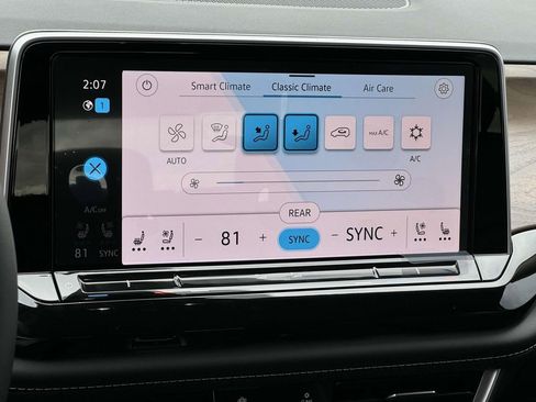 Used 2025 Volkswagen Atlas SE image 6