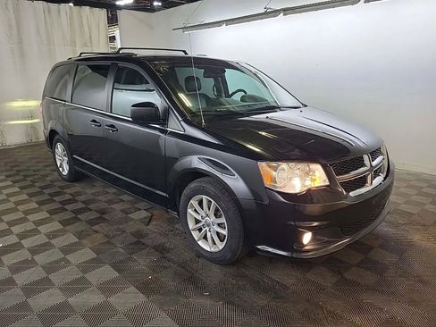 Used 2020 Dodge Grand Caravan SXT image 5