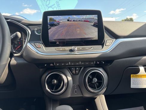New 2025 Chevrolet Blazer LT w/ Convenience Package image 16