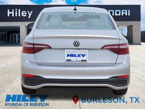 Used 2023 Volkswagen Jetta SE FWD image 5