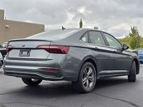 Used 2024 Volkswagen Jetta SE image 21