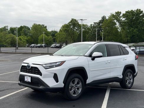 Used 2024 Toyota RAV4 LE AWD/4WD image 10