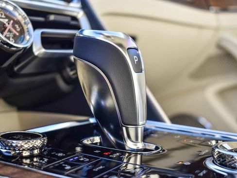 New 2026 Bentley Flying Spur Plug-In Hybrid image 23