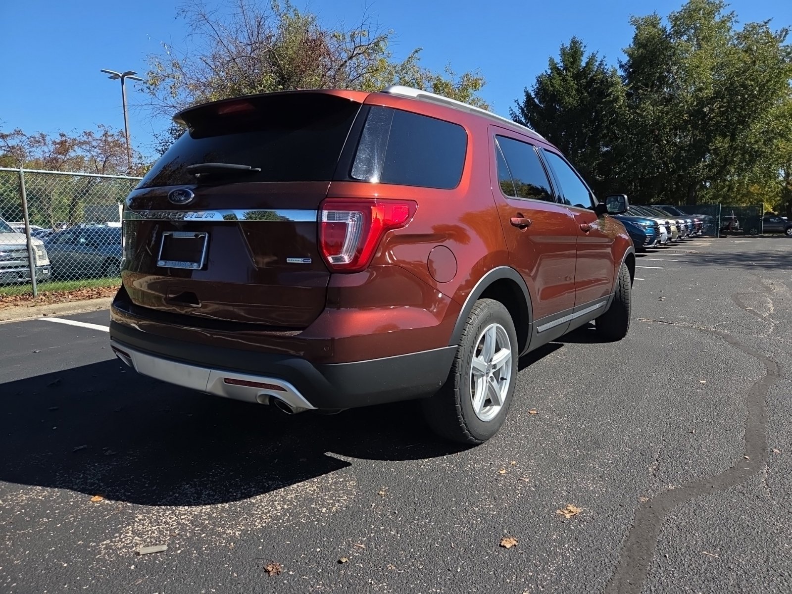 Used 2016 Ford Explorer XLT w/ Equipment Group 202A AWD/4WD image 4