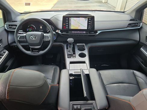 Used 2022 Toyota Sienna XSE image 24