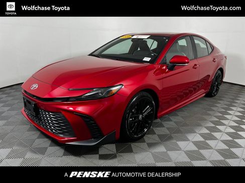 Certified 2025 Toyota Camry SE FWD image 1