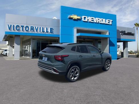 Used 2025 Chevrolet Trax LT FWD image 5