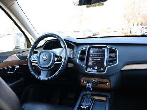 Certified 2022 Volvo XC90 T6 Momentum w/ Climate Package image 15