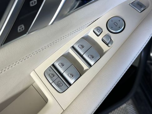Used 2023 BMW X7 xDrive40i w/ Executive Package image 21