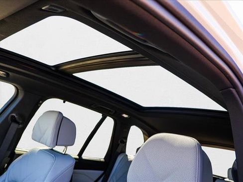 New 2026 BMW X5 M60i w/ Executive Package image 11