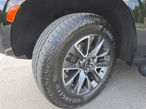 Used 2024 Chevrolet Tahoe Z71 w/ Luxury Package image 35