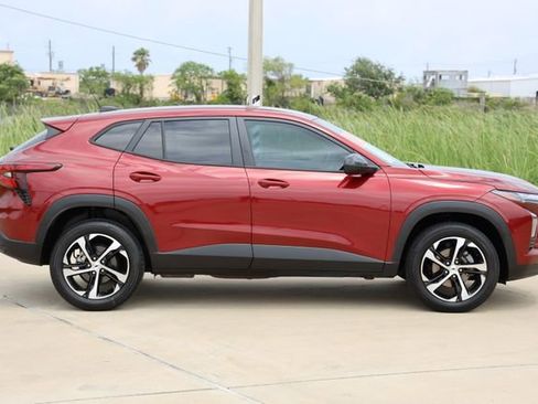 Used 2024 Chevrolet Trax RS FWD image 4