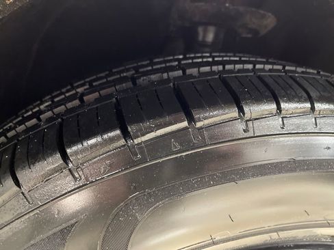 Used 2024 Chrysler Pacifica Touring-L image 16