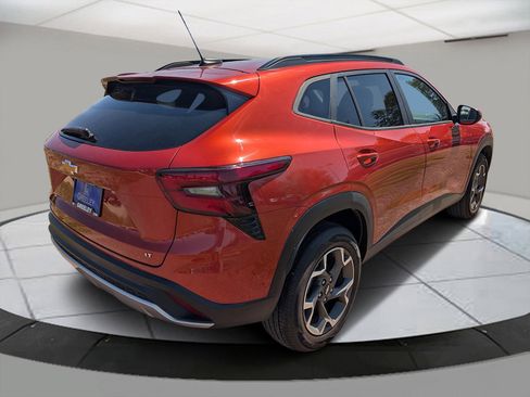 Used 2024 Chevrolet Trax LT w/ Driver Confidence Package image 5