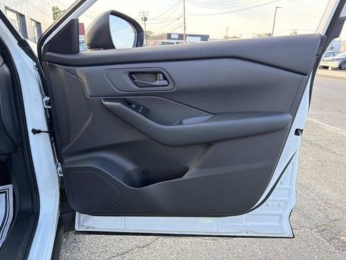 Used 2025 Nissan Rogue S AWD/4WD image 11