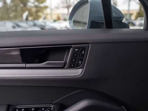 Certified 2025 Porsche Cayenne image 17