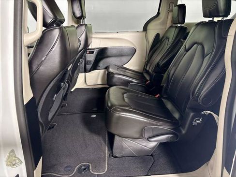 Certified 2023 Chrysler Pacifica Touring-L FWD image 19