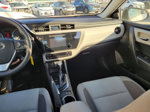 Used 2018 Toyota Corolla LE image 25