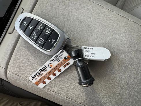 Used 2022 Hyundai Tucson Limited w/ Cargo Package FWD image 3