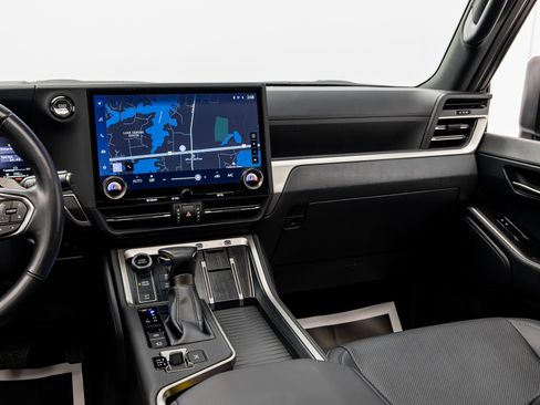 Used 2025 Lexus GX 550 w/ Cold Area Package AWD/4WD image 38
