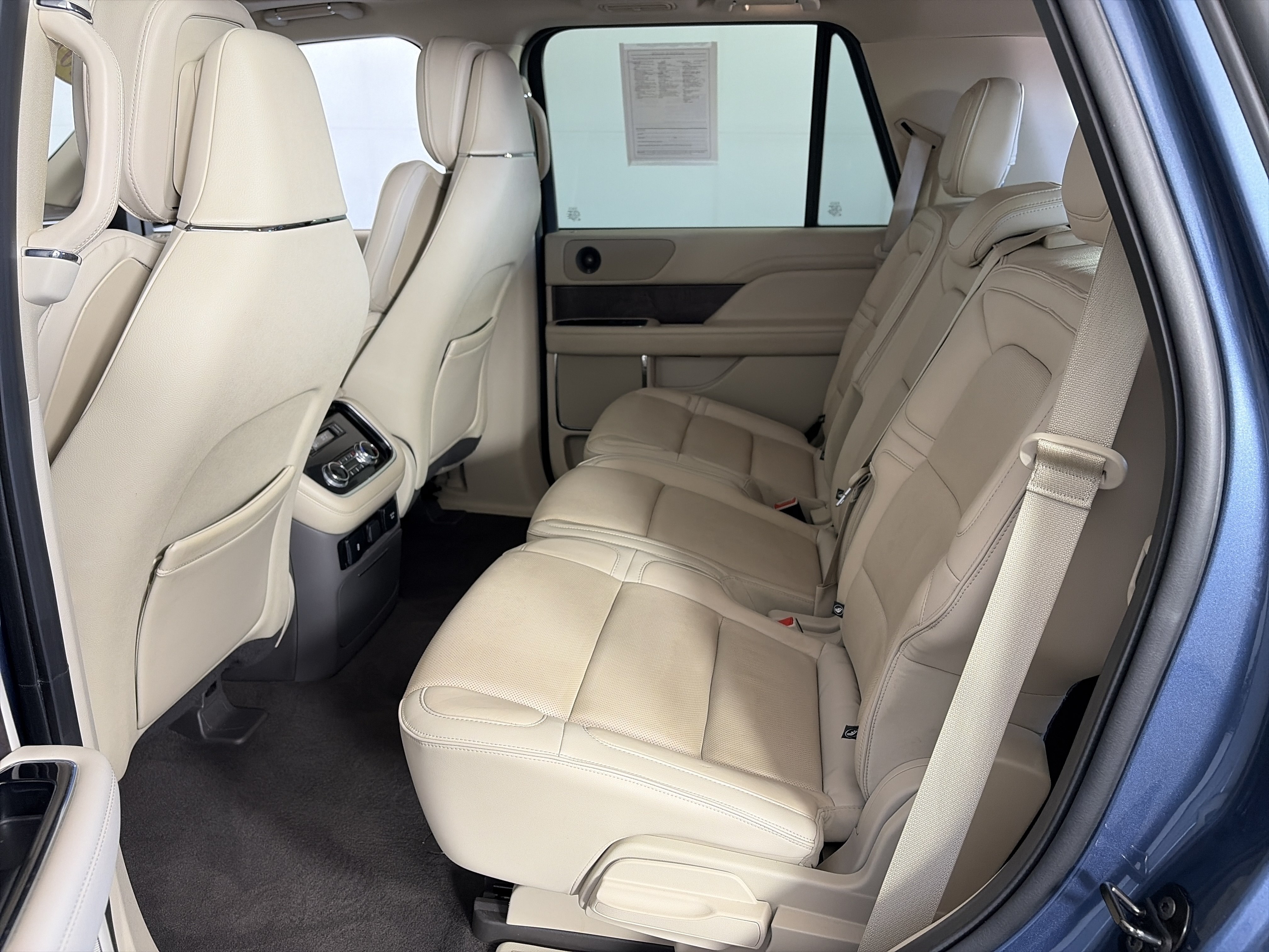 Used 2018 Lincoln Navigator Select w/ Technology Package AWD/4WD image 7