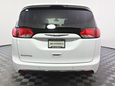 Used 2017 Chrysler Pacifica Touring-L Plus FWD image 5