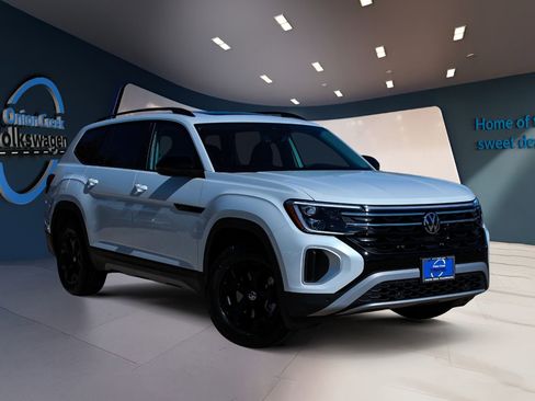 New 2026 Volkswagen Atlas Peak Edition AWD/4WD image 1