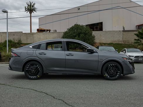 New 2026 Nissan Sentra SR w/ Floor Mat Package image 3