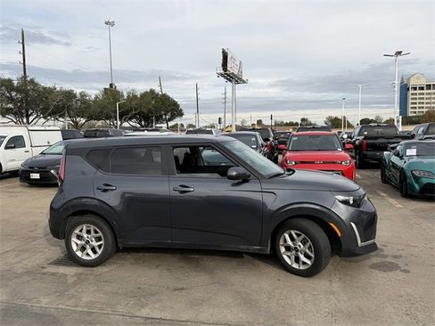 Used 2023 Kia Soul LX w/ LX Technology Package image 4