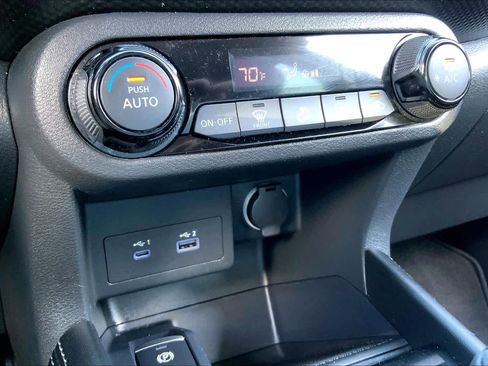 Used 2021 Nissan Kicks SV FWD image 34