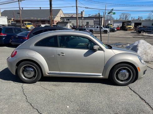 Used 2013 Volkswagen Beetle 2.5 FWD image 5