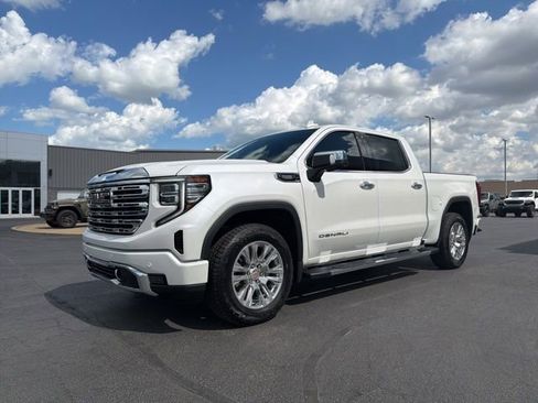 Used 2024 GMC Sierra 1500 Denali w/ Technology Package AWD/4WD image 3