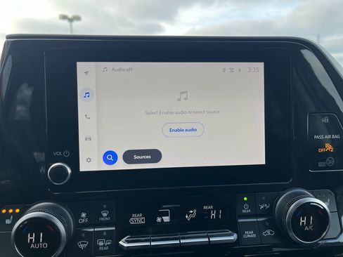 Used 2024 Toyota Highlander XLE image 19