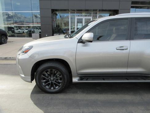 Used 2020 Lexus GX 460 Premium image 2