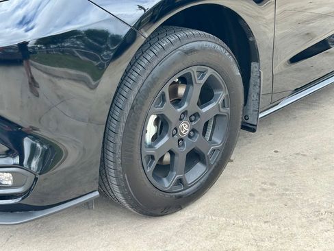 Used 2025 Toyota Sienna XLE Woodland Edition image 9