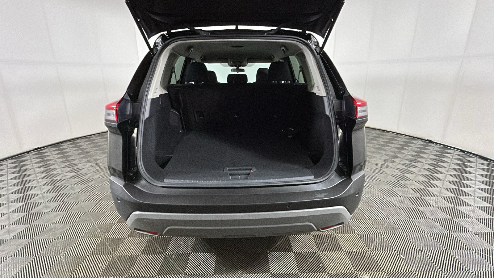 Used 2023 Nissan Rogue S AWD/4WD image 34