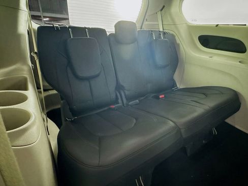 Used 2019 Chrysler Pacifica Touring-L Plus w/ Tire & Wheel Group image 36