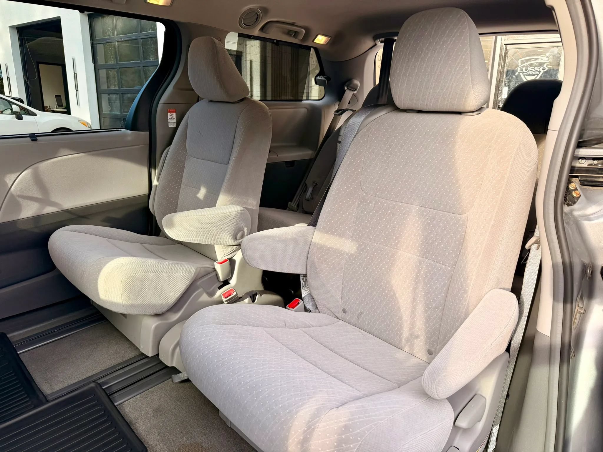 Used 2018 Toyota Sienna LE FWD image 27