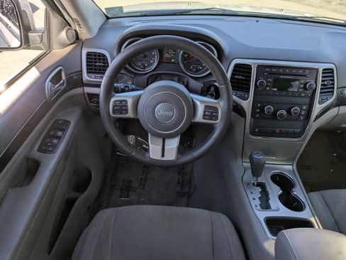 Used 2012 Jeep Grand Cherokee Laredo image 16